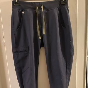 Figs Quiet Navy Yola jogger scrubs - small